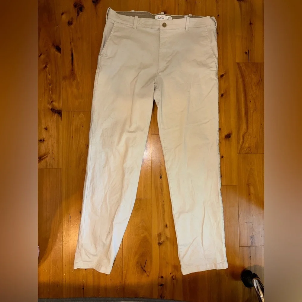 Izod Men's Khaki Pants